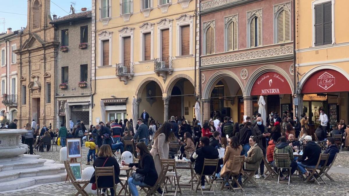 Cesena, ultimo assalto all'aperitivo - VIDEO