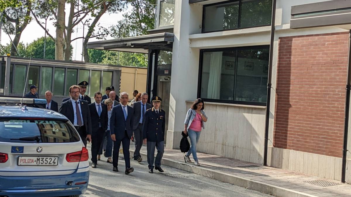 Cesena, il ministro Piantedosi e il capo della Polizia Pisani in visita al Caps