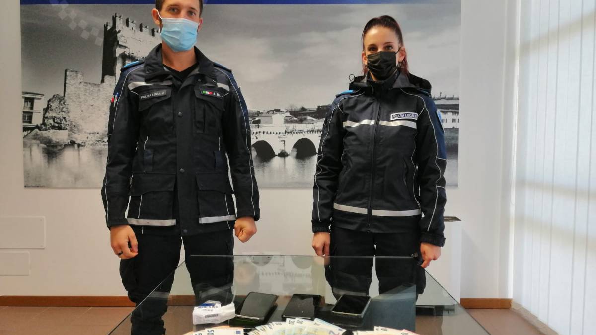 Polizia locale. Arrestati tre pusher, la base in un hotel di Marebello
