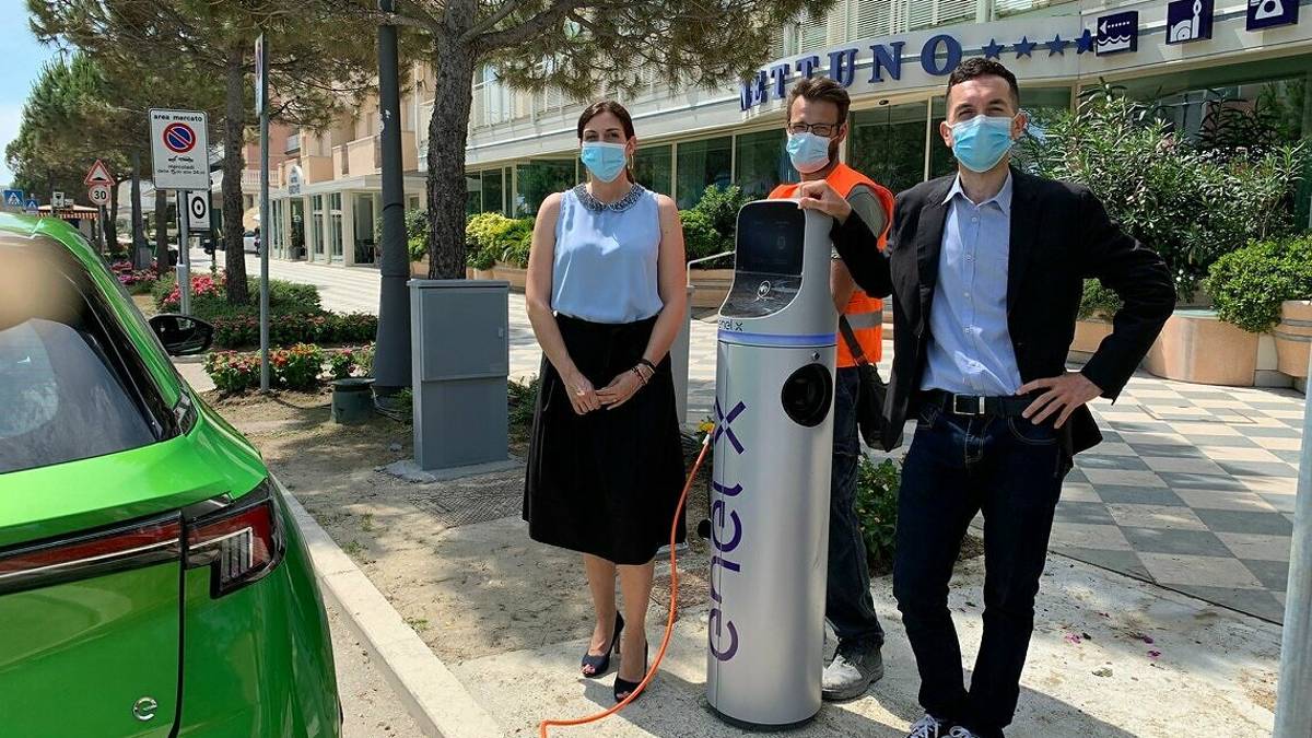 A Cesenatico inaugurate colonnine elettriche per ricarica auto