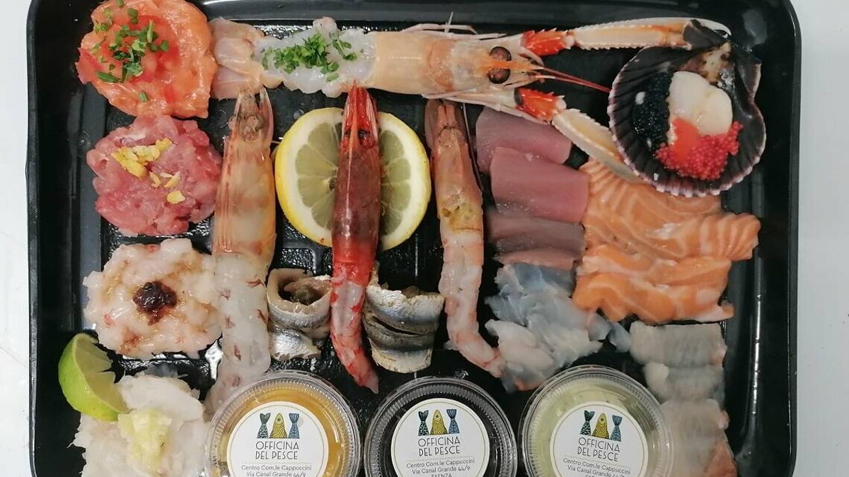 Crudo e Famoso sotto la Torre di oriolo dei Fichi