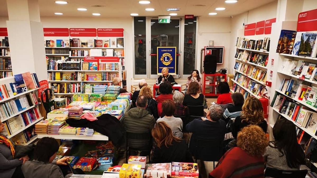 A spasso con i libri alla Mondadori di Rimini