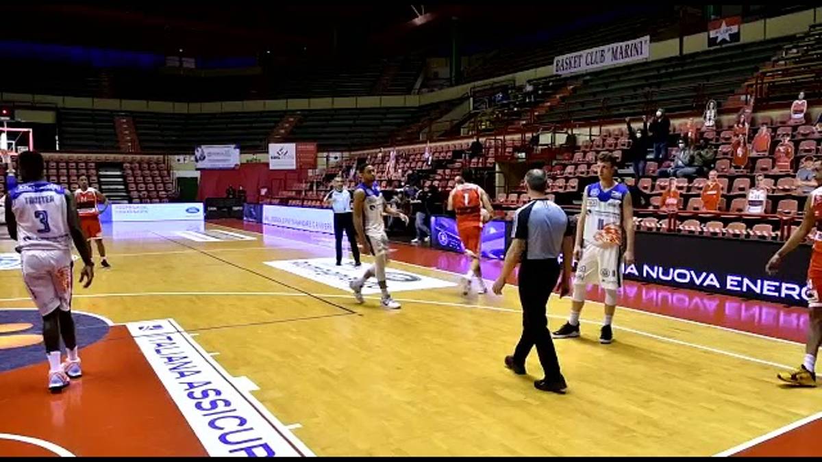 Basket A2, solito gran finale e l'Unieuro supera Latina (68-62)