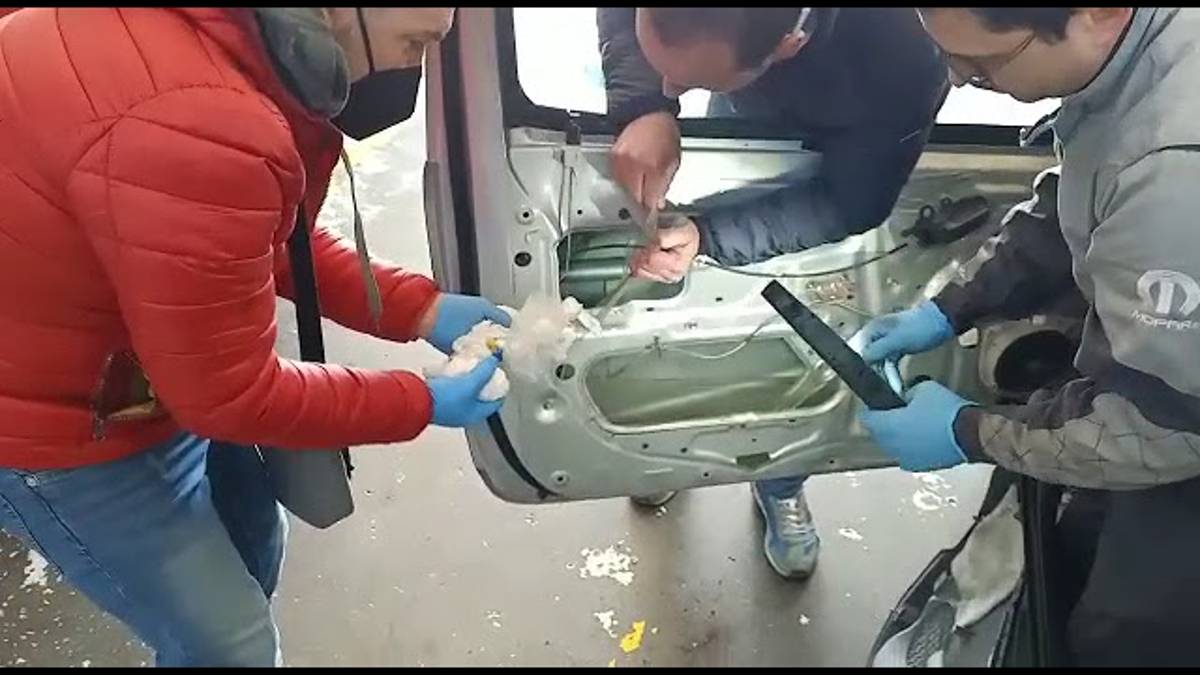 Spaccio: dai doppi fondi del veicolo sequestrato, sbucano altri 60 grammi di cocaina
