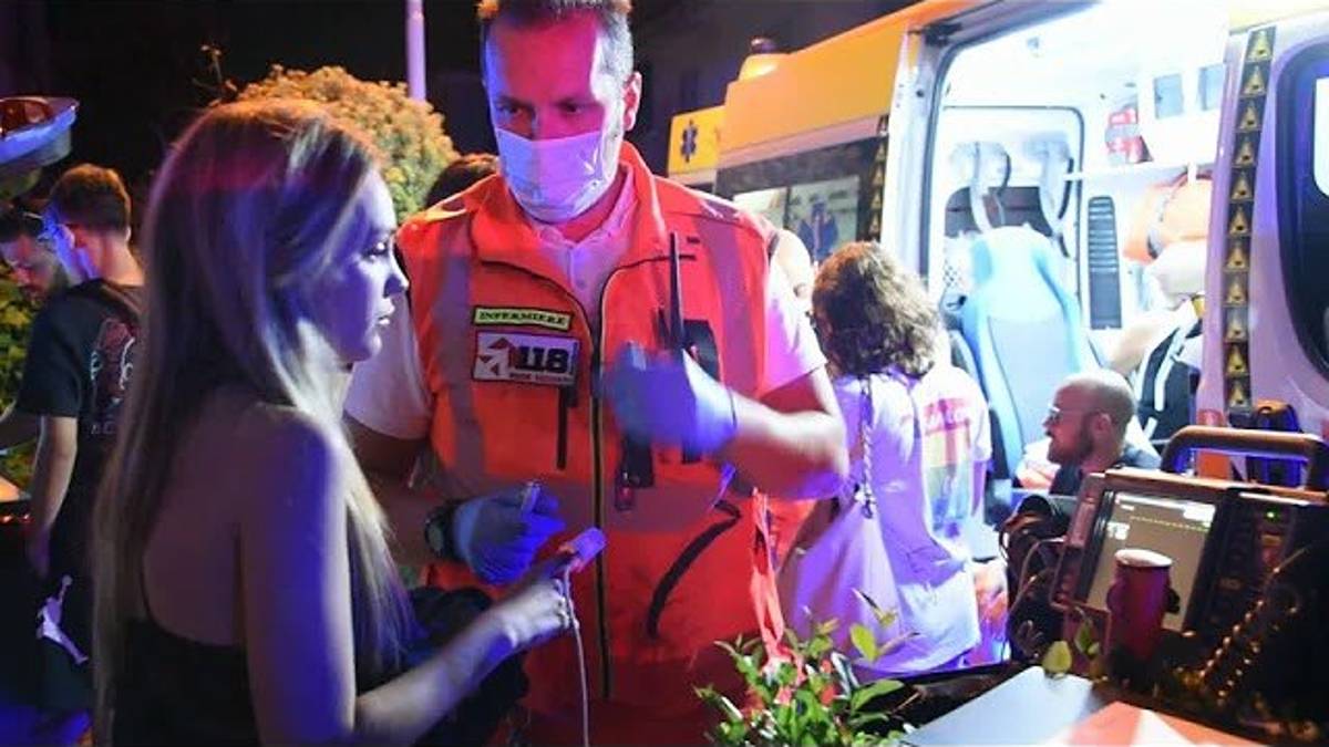 Rimini, incendio al Jammin' Hotel: 4 intossicati dal fumo in ospedale VIDEO