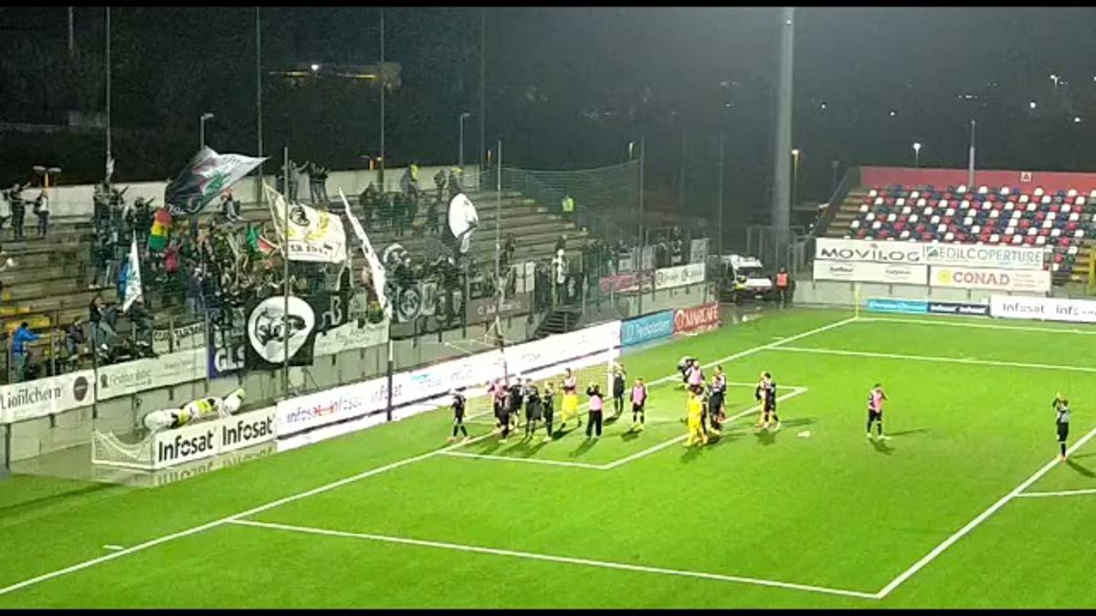 Calcio C, il Cesena festeggia con i suoi tifosi il poker di Teramo - Video