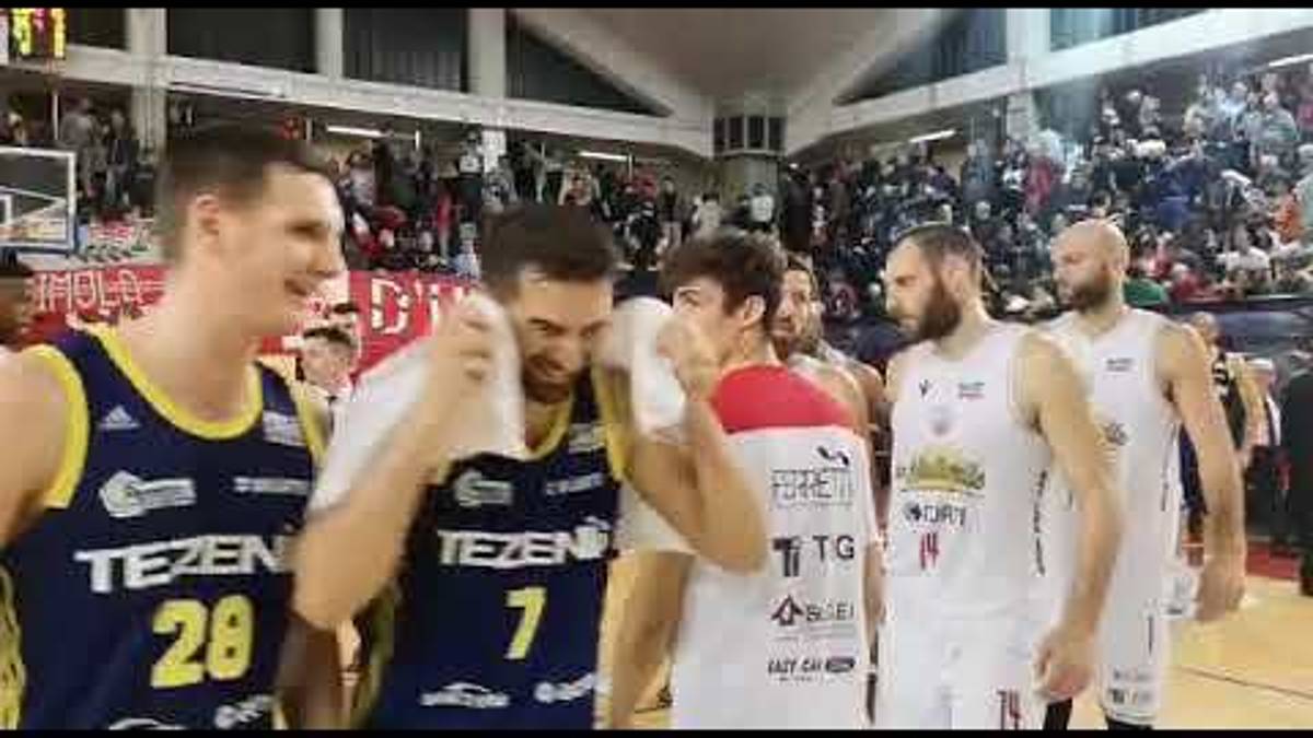 Basket, Verona ferma la serie della Naturelle - VIDEO