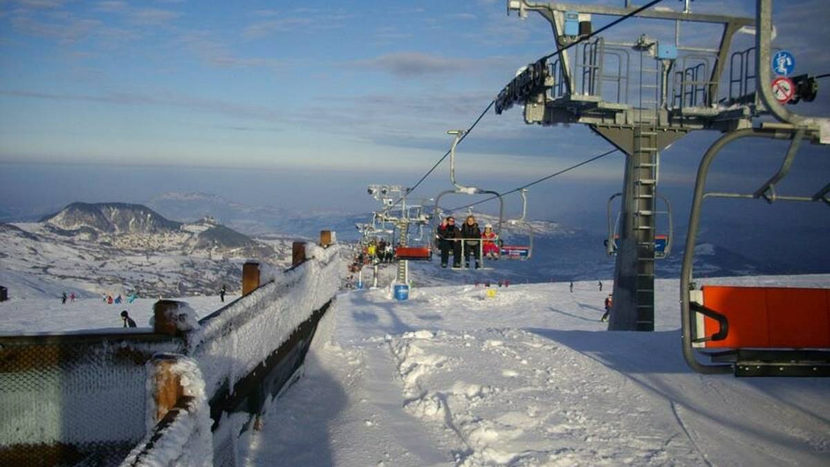 In provincia di Rimini Sassofeltrio, Montecopiolo e lo sci vista mare