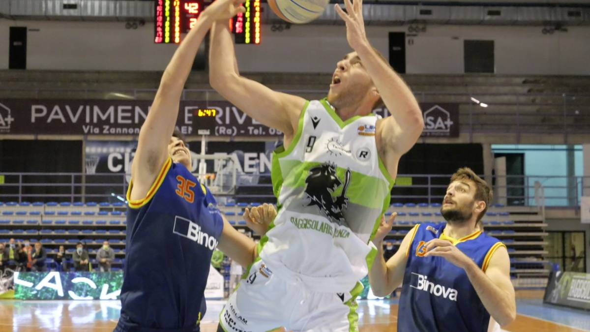 Basket B, una domenica a Giulianova per i Raggisolaris