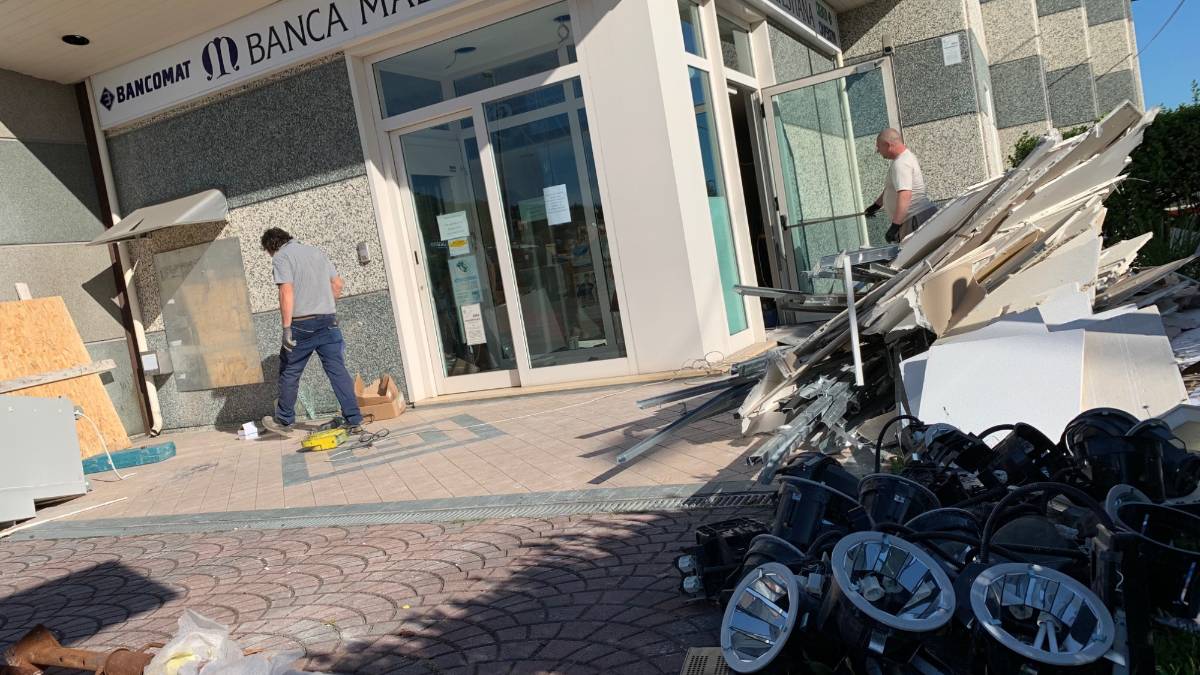 Rimini, nuovo assalto a un bancomat