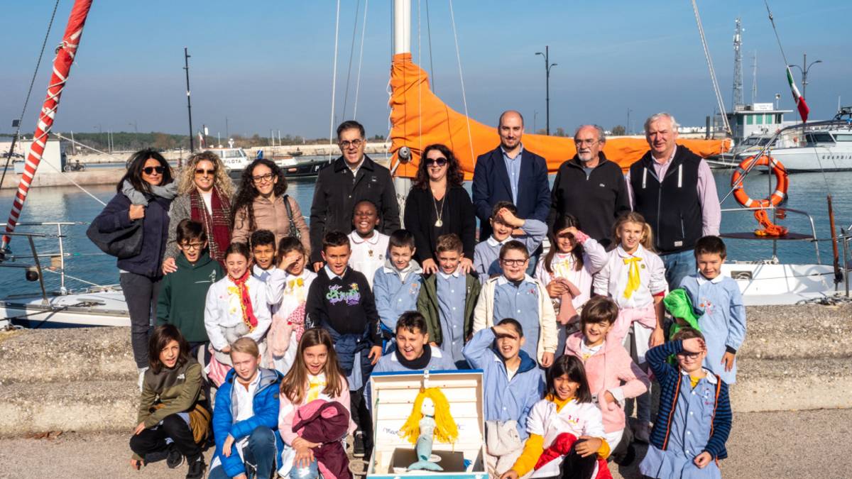 Ravenna, Marina la sirena dei bambini in viaggio verso Procida
