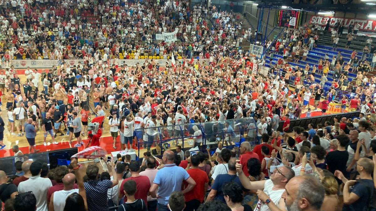 Basket B play-off, Rimini travolge Roseto 71-53 e riconquista la A2 dopo 11 anni (VIDEO)