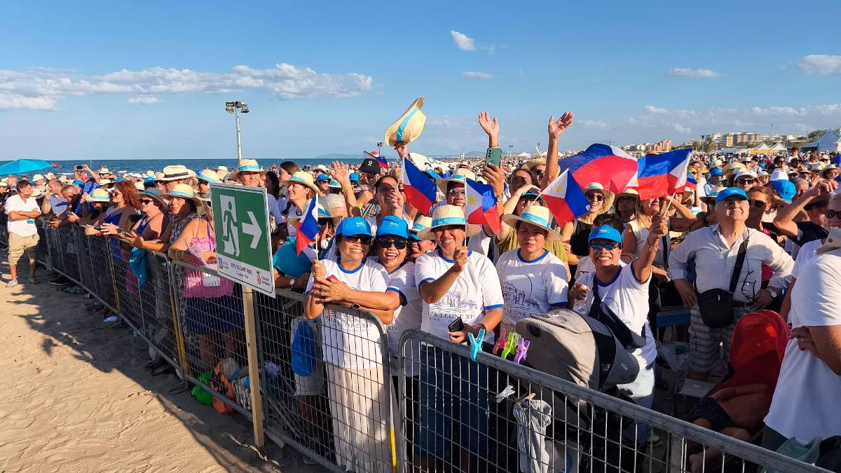 Papa Leone XIV a Rimini: almeno 25mila fedeli alla messa in spiaggia VIDEO GALLERY