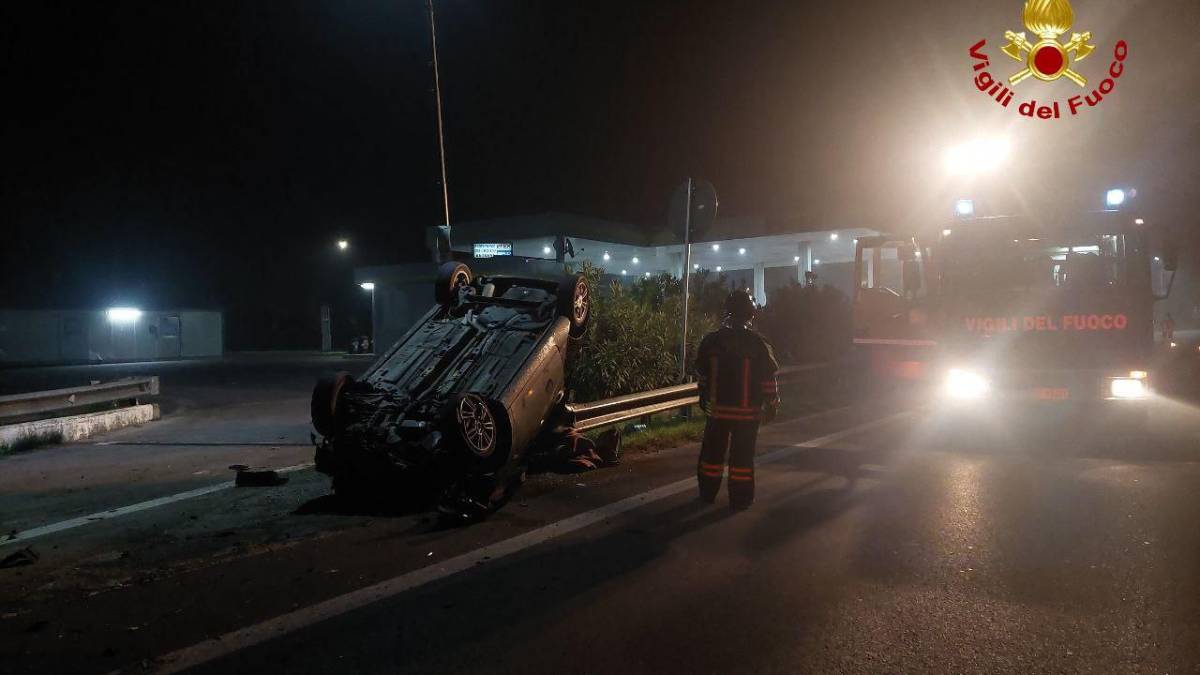 Cesenatico, auto si ribalta all'ingresso in superstrada sull'Adriatica - Gallery