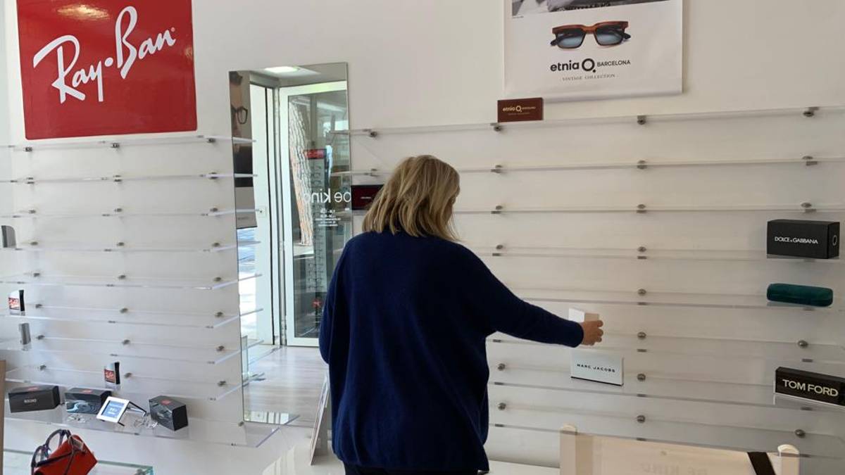 Riccione, razzia di occhiali da sole: maxi-furto da 60mila euro - Gallery