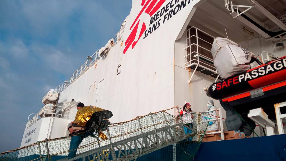 Sbarcati tutti i 336 migranti dalla Geo Barents: 10 saranno trasferiti a Ravenna, 8 tra Forlì e Cesena e 8 a Rimini