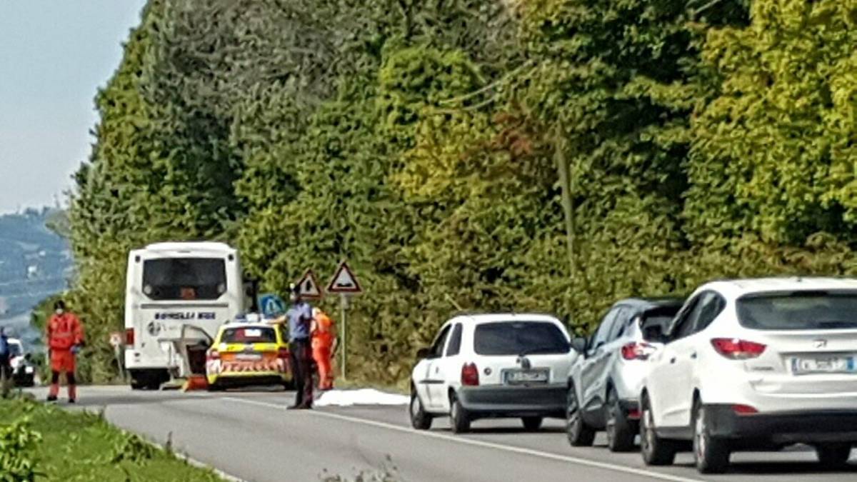 San Clemente. Tragedia della strada, muore ciclista travolta da un bus