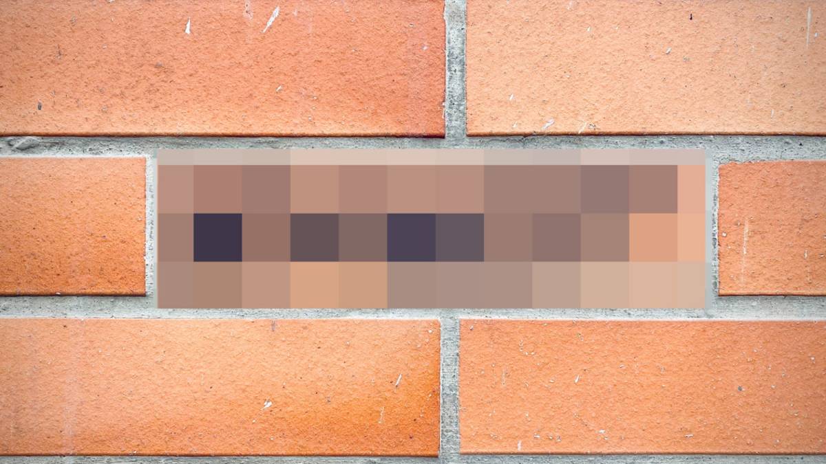 Faenza, a 8 anni vaga disegnando oscenità sui muri. Mamma denunciata