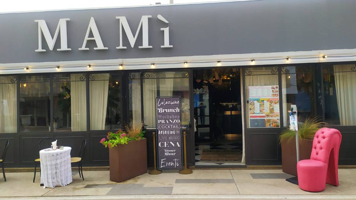 Rimini, furti a raffica e incursione nella notte al Mamì Bistrot: spariti tablet e cellulari