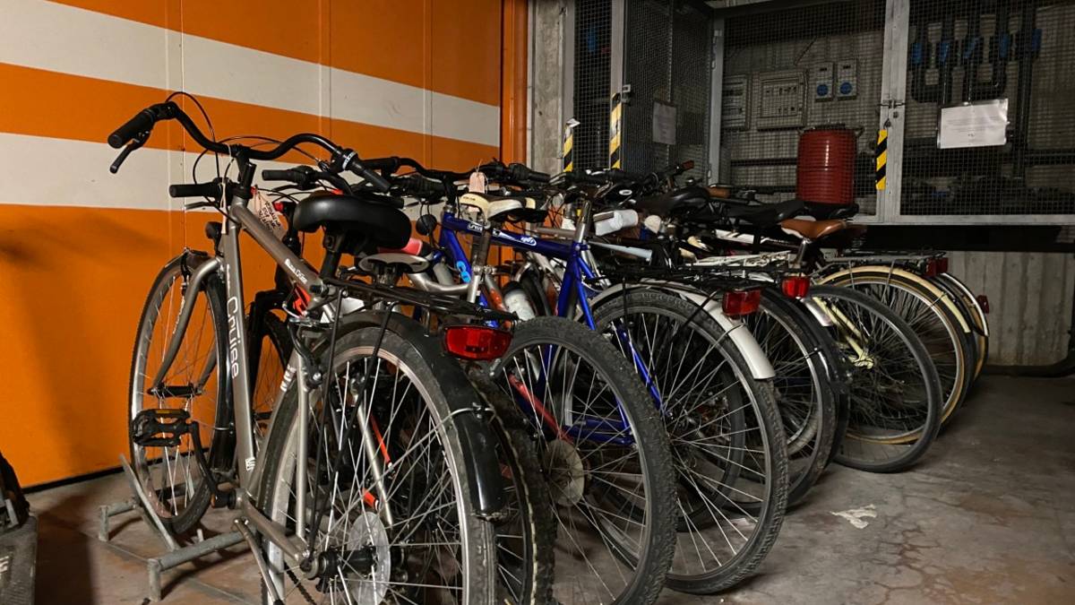 Una campagna informativa della polizia locale di Cesena contro i furti di biciclette