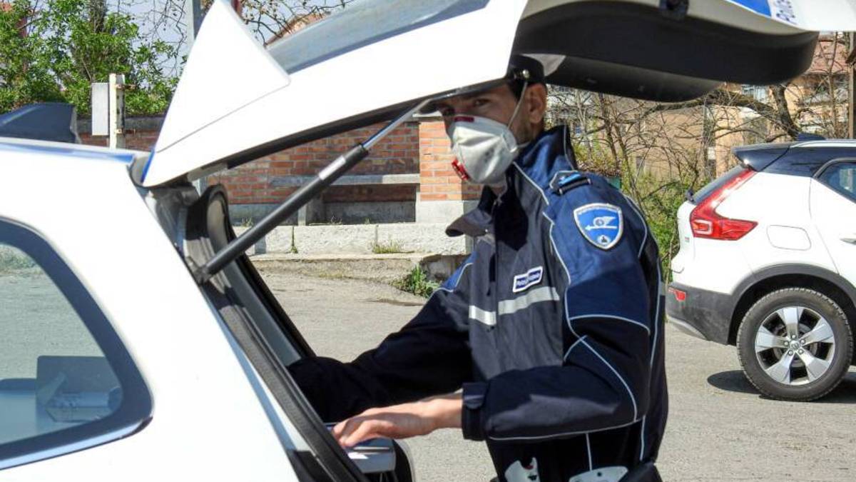 Controlli della polizia locale di Imola, sei denunce in un giorno