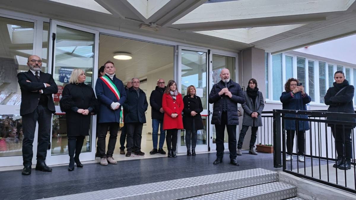 Castel Bolognese, taglio del nastro per la scuola media Pascoli