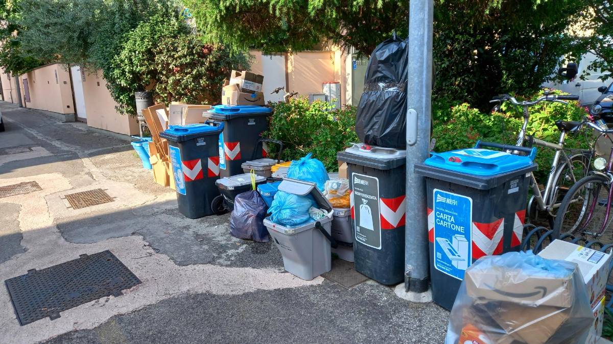 Faenza, rifiuti: lamentele per il servizio porta a porta