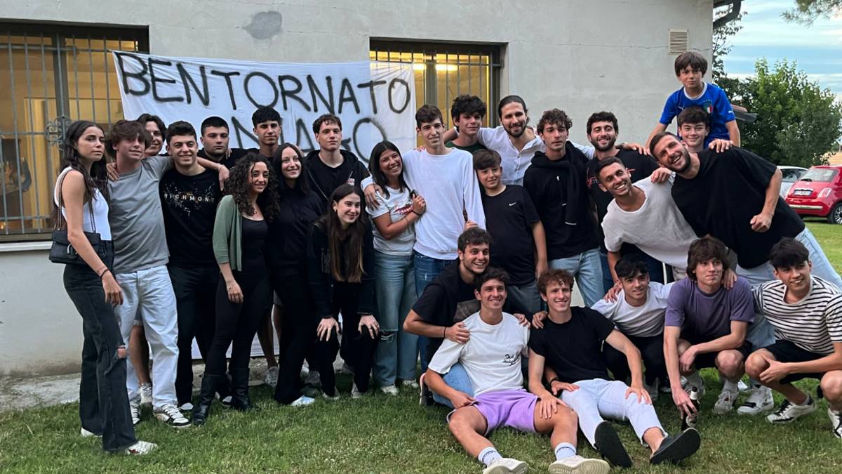 Calcio, festa a sorpresa per Matteo Prati di ritorno dal mondiale Under 20
