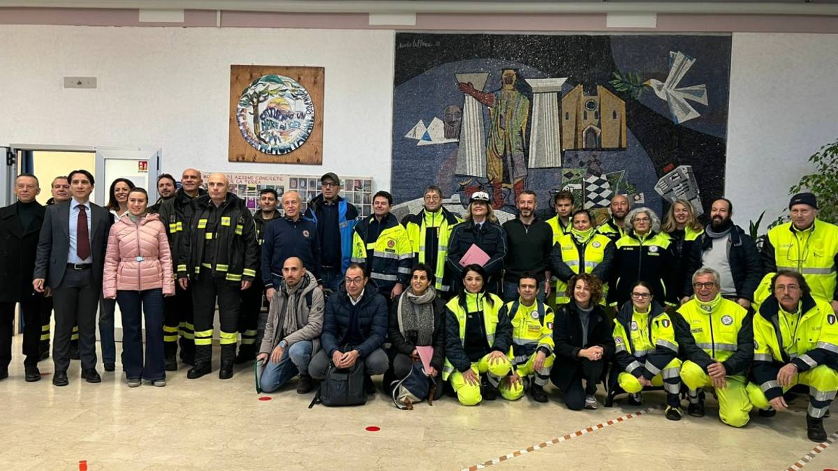 Ravenna, simulazione di emergenza alla scuola Montanari con la Protezione civile