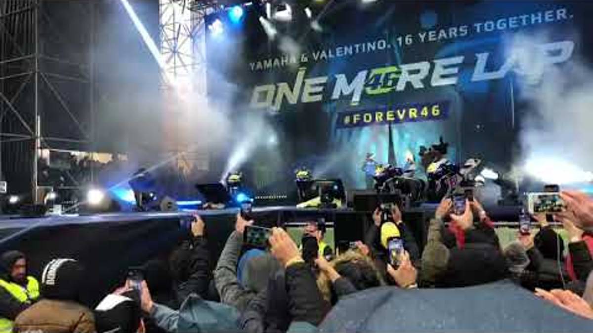 Valentino Rossi all’Eicma 2021 di Milano