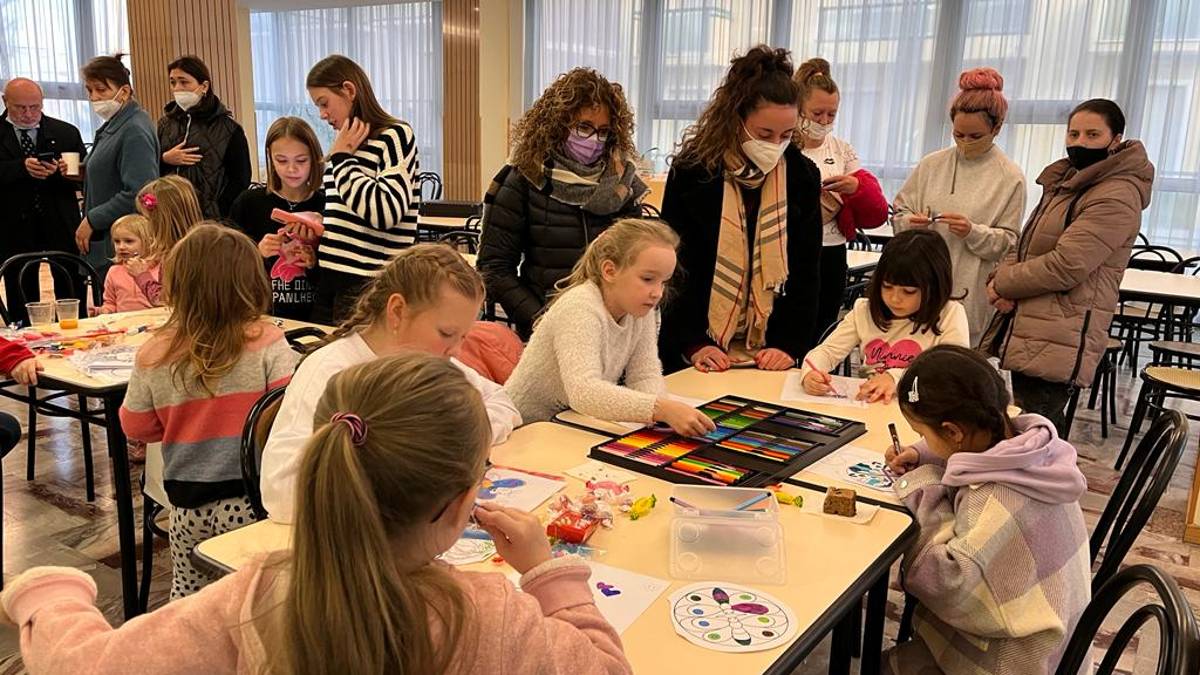Rimini, ucraini mandati via da un hotel. Riviera Sicura: Non si cacciano donne e bambini
