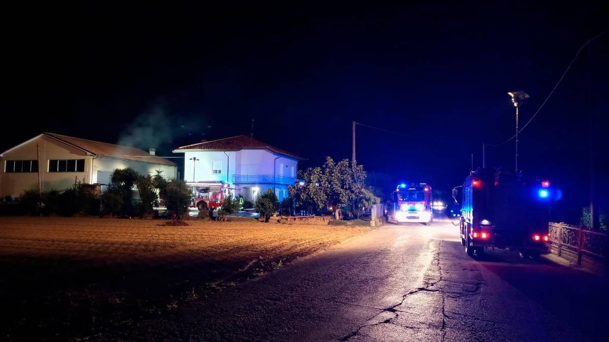 L’intervento per l’incendio in via Viole