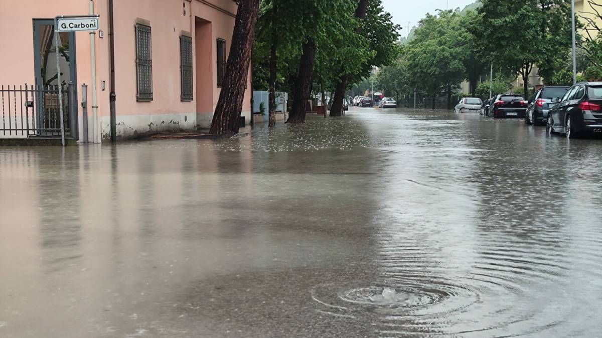 Faenza, scuole chiuse per maltempo. Pala Cattani allestito in caso di evacuazione di parti della città VIDEO
