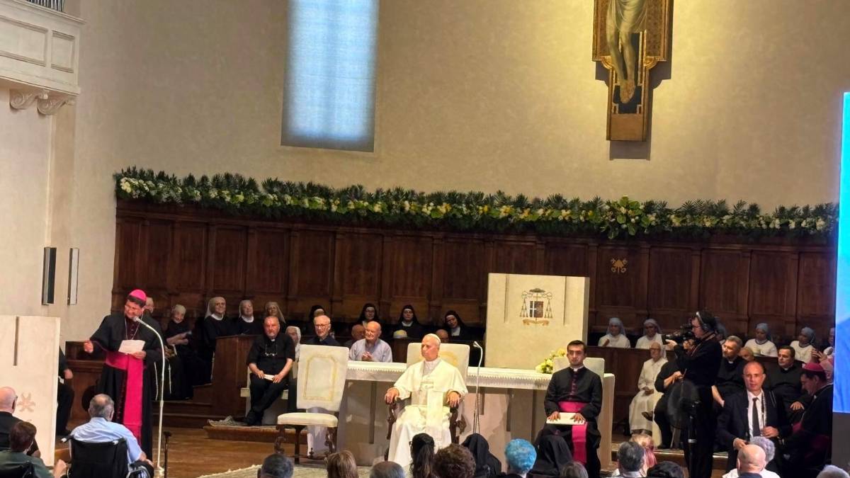 Papa Leone a Rimini, l’abbraccio in Duomo con persone fragili e carcerati: “La chiesa è la vostra casa” FOTOGALLERY