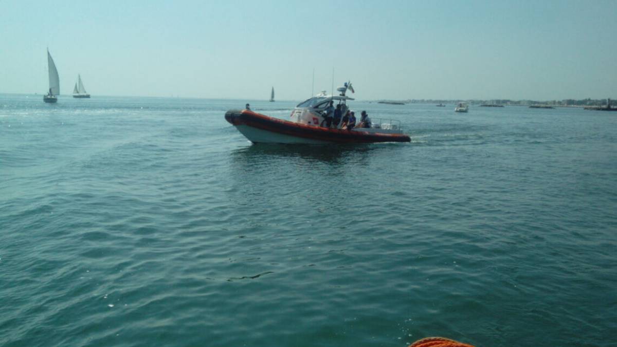 Malore in acqua a Pinarella di Cervia, muore 79enne di Imola