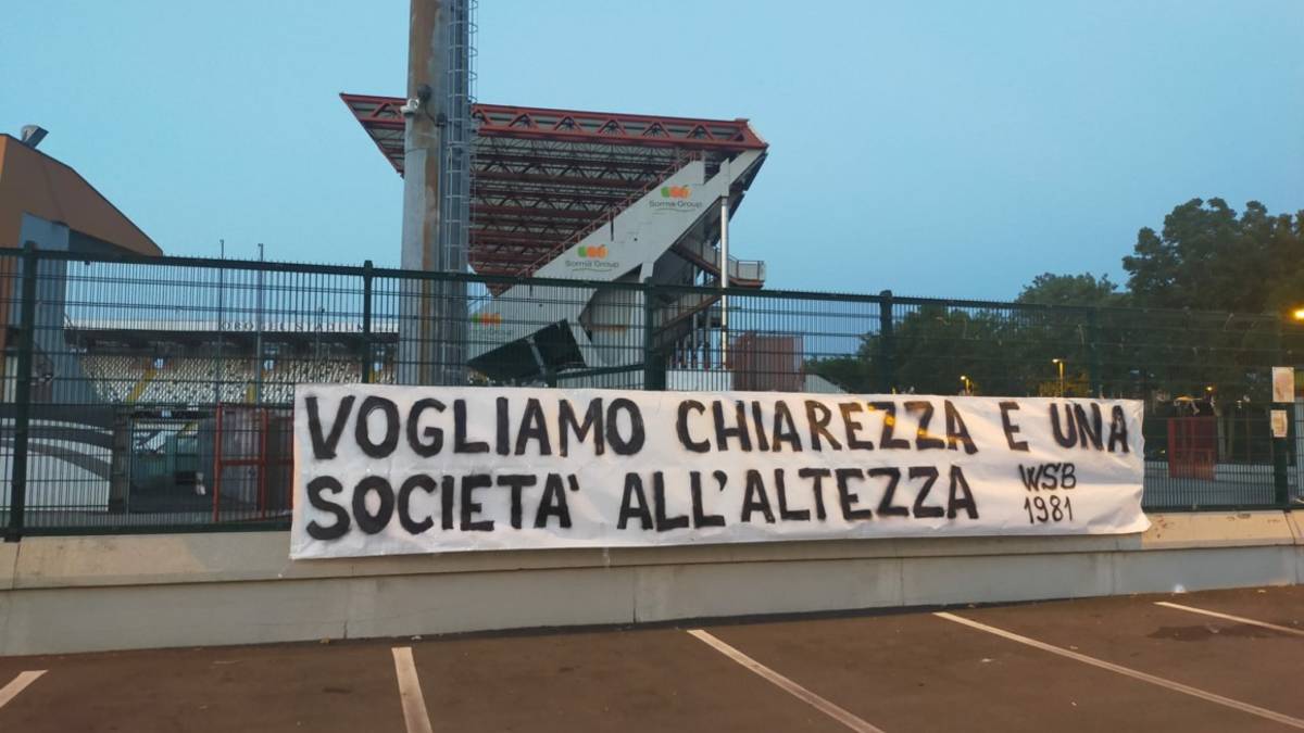 Calcio C, Diciassette striscioni per le strade di Cesena (e non solo): la Curva Mare chiede chiarezza alla società
