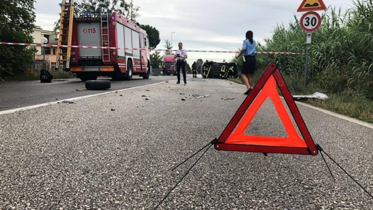 Incidente a Cesena: morto davanti al figlio di 8 anni. IL VIDEO