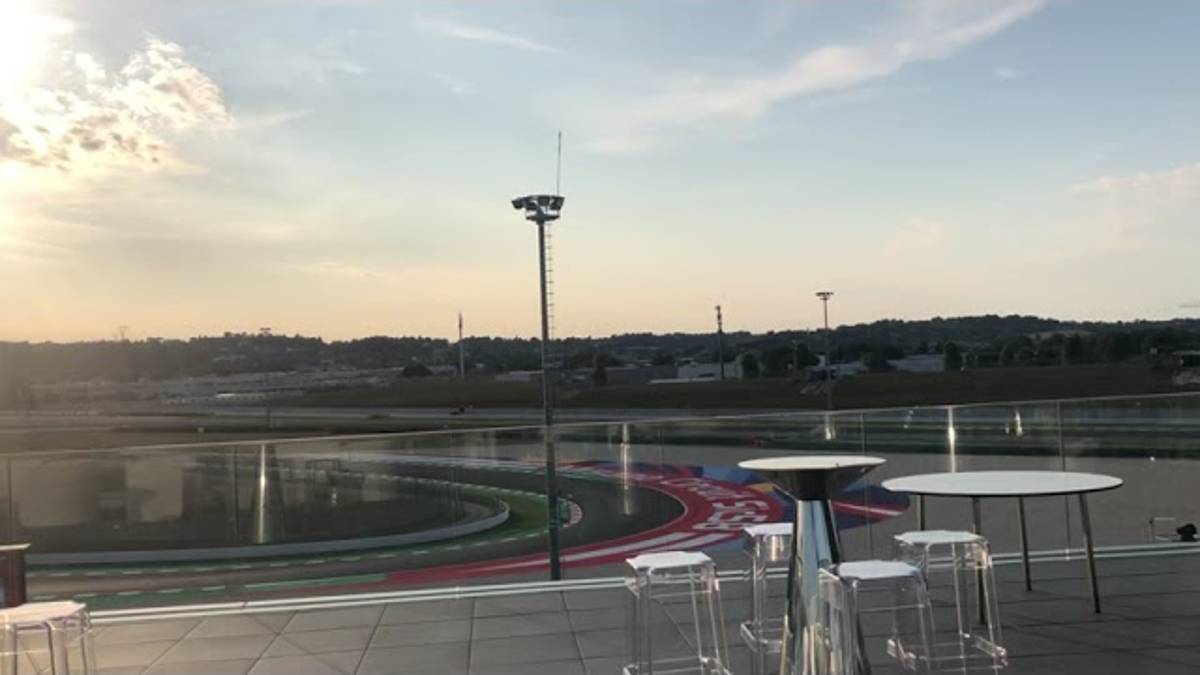 MotoGp, la splendida vista dalla terrazza del Misano World Circuit VIDEO