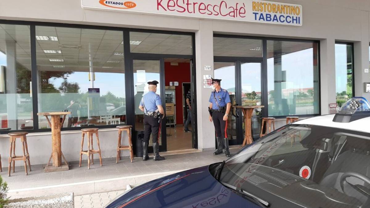 Forlì, furto in un bar: rubate sigarette e contanti