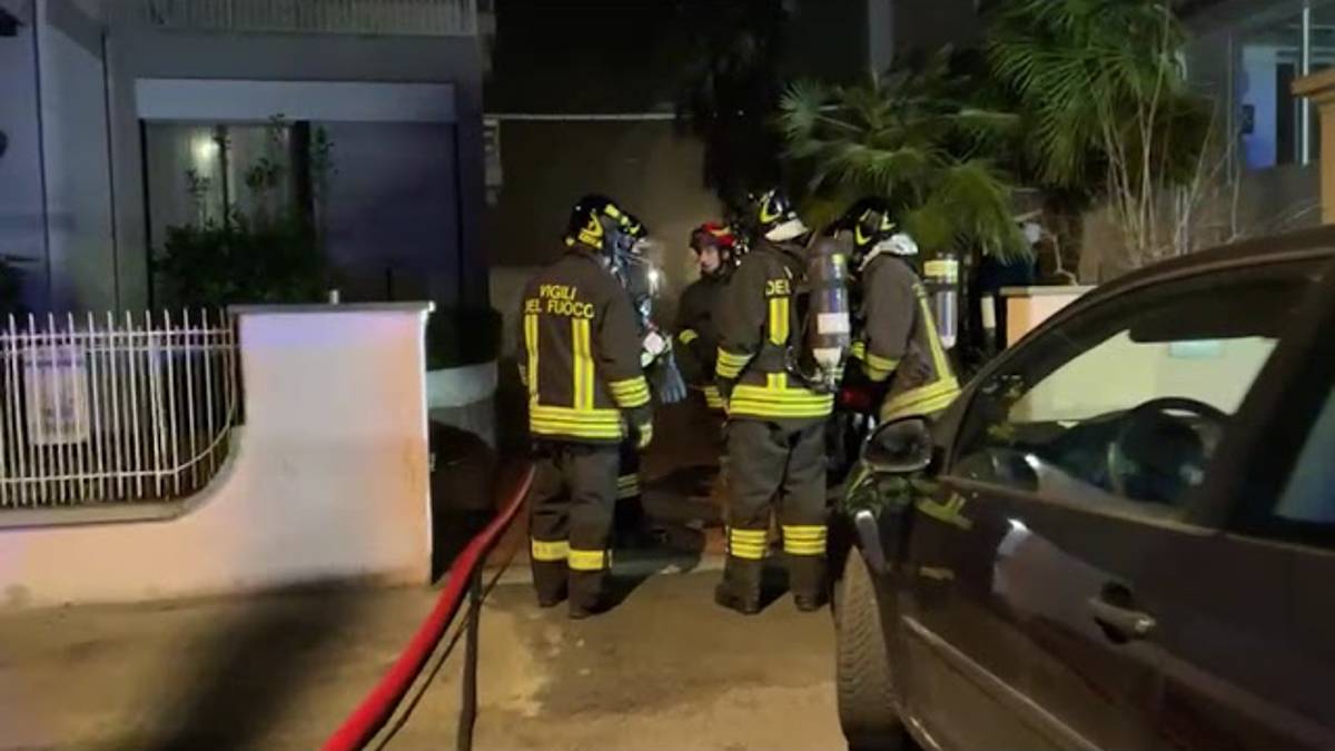 Cesenatico: incendio all'hotel New Bristol di via Del Fortino