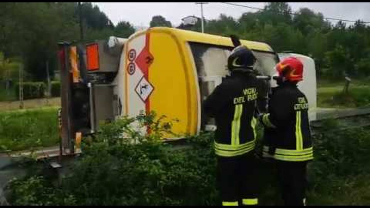 Autocisterna rovesciata sulla Montanara a Borgo Tossignano VIDEO