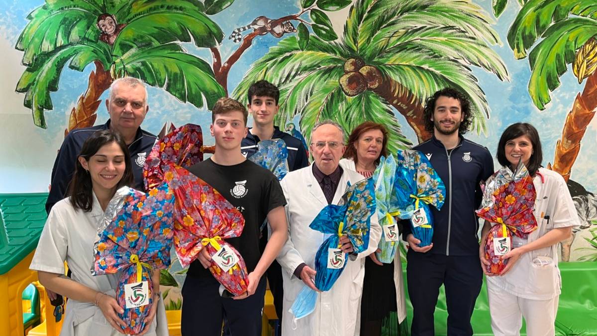 Ravenna, dalla Pietro Pezzi volley un dolce omaggio pasquale a Pediatria