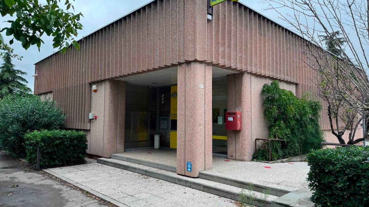 Rapina alle poste di San Mauro Pascoli: maxi bottino per due banditi in fuga VIDEO GALLERY