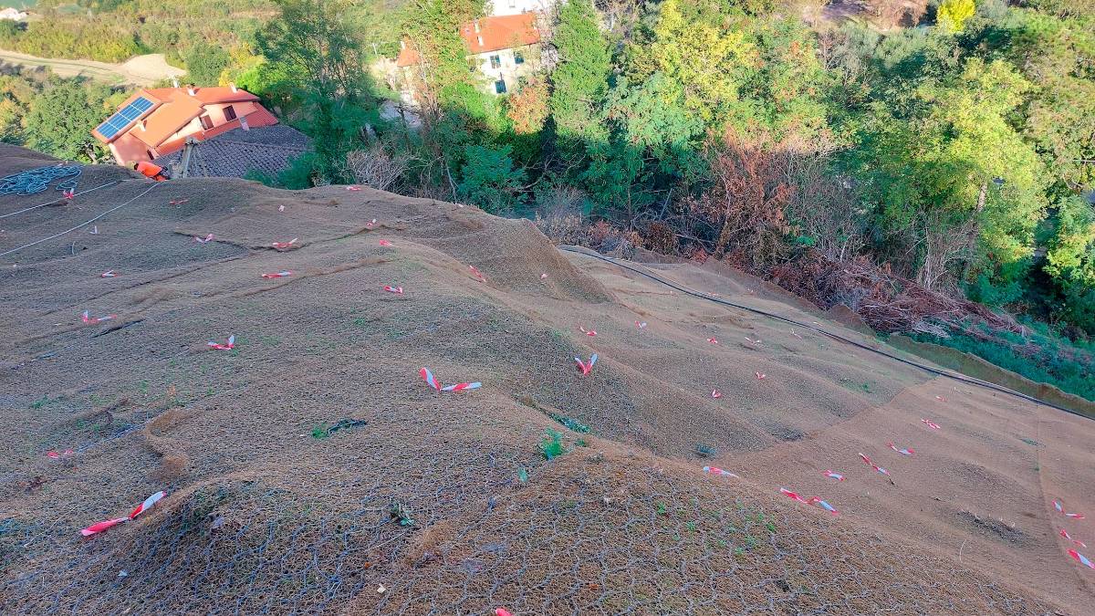 Sogliano al Rubicone, una grande rete metallica contro il rischio frane