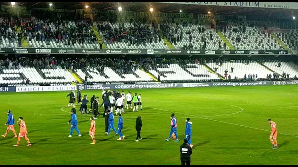 Calcio C, il Cesena si riaffaccia al secondo posto per la gioia del Manuzzi VIDEO
