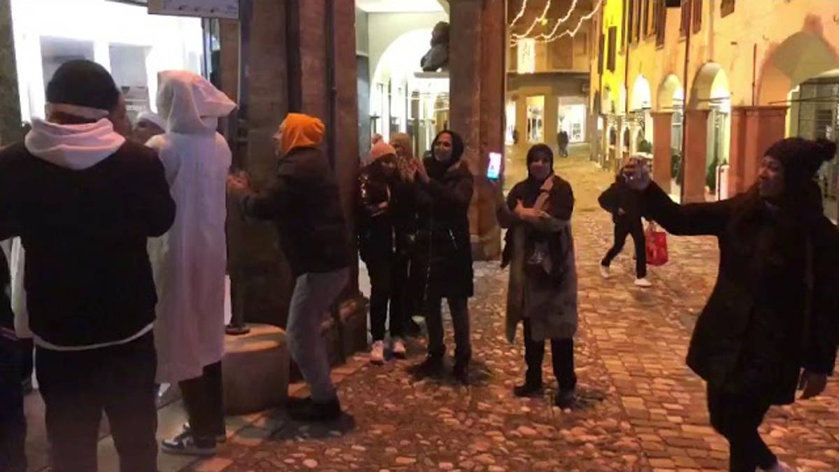 Vittoria del Marocco sul Portogallo: anche a Cesena si festeggia la prima volta di una squadra africana in semifinale ai mondiali - VIDEO