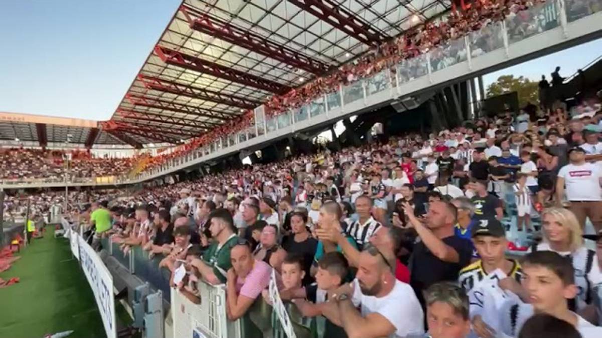 Calcio, Juventus-Atalanta: clima da serie A al Manuzzi di Cesena, invasione di campo finale VIDEO GALLERY