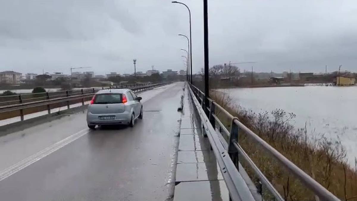 Lido di Savio, il fiume esonda e allaga i campi VIDEO
