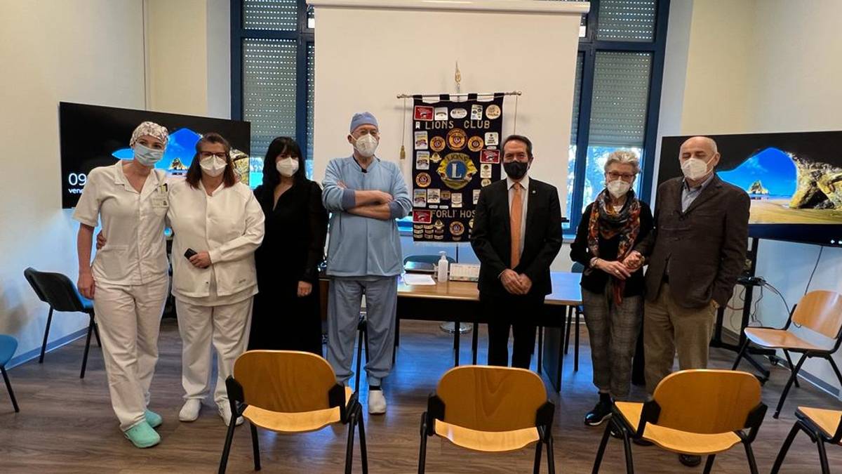 Lions Club Forlì e Morgagni donano stazione multimediale a Pneumologia