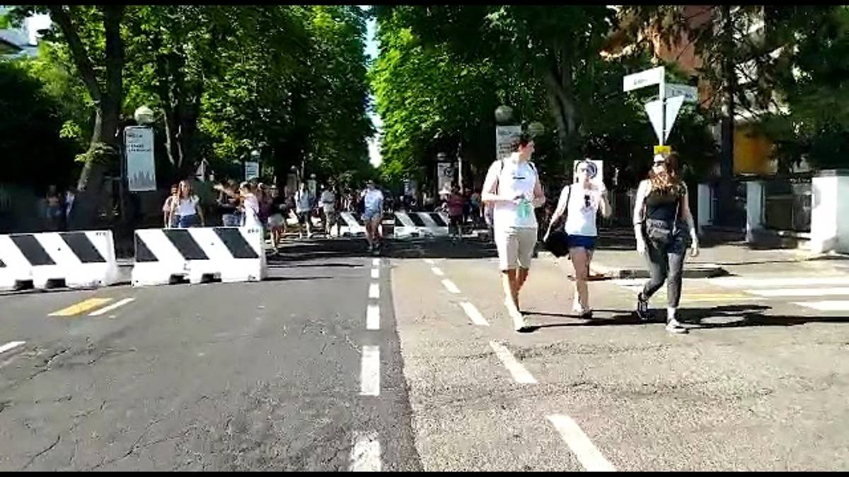 Cremonini a Imola: l'arrivo dei fan all'autodromo / VIDEO